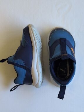 puma toddler slip-on athletic runners blue size 5C